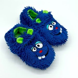 NWT Kids Cozy Fuzzy Slippers